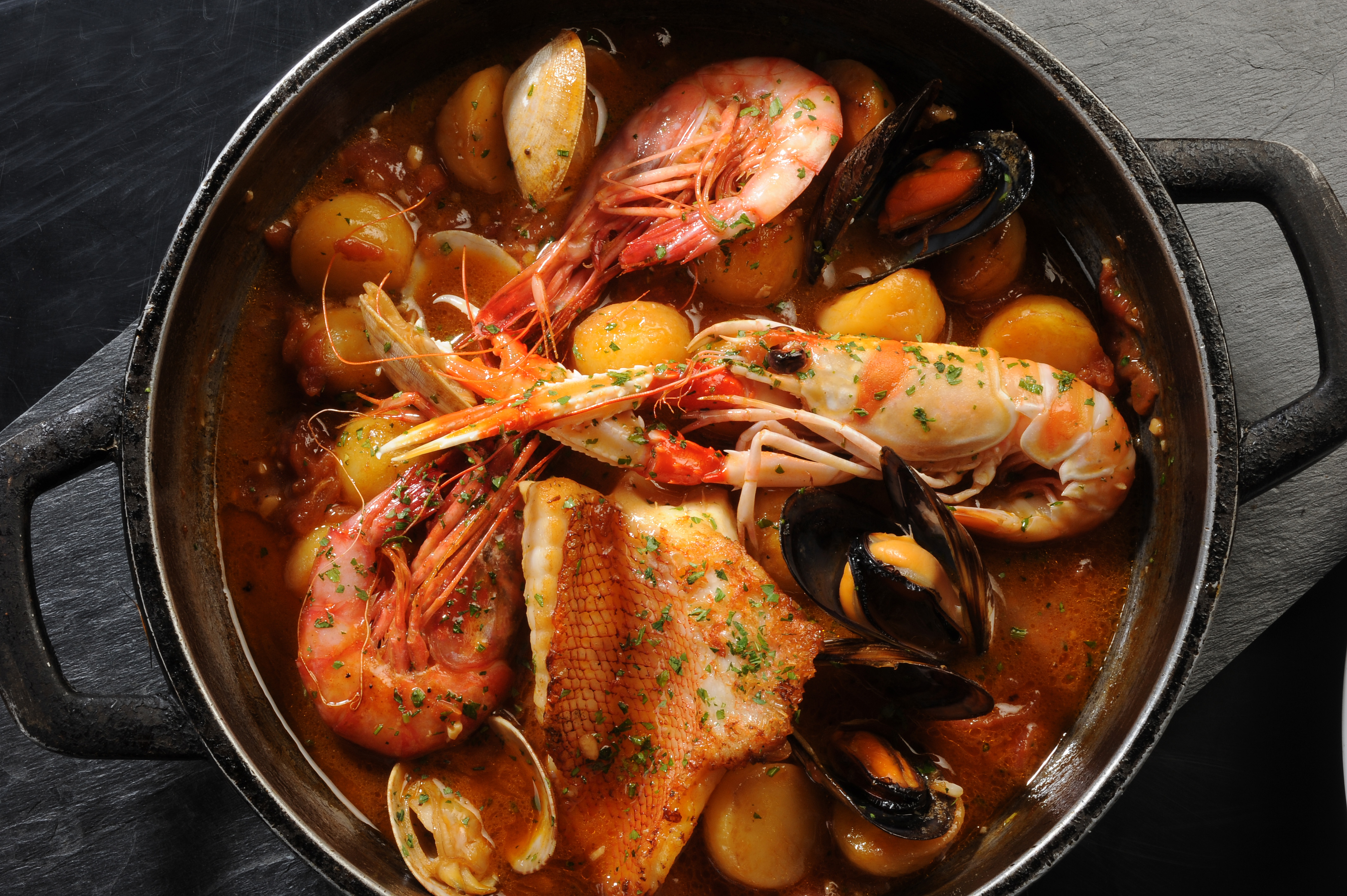 Seafood fideuà - HolaFoodie