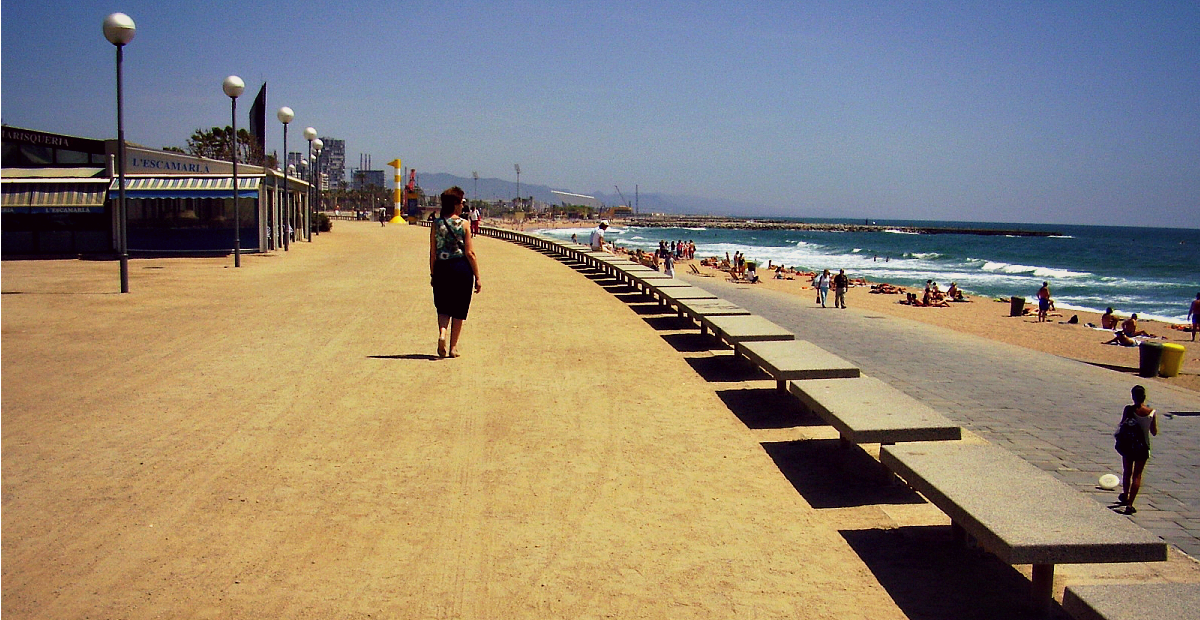 Beach walk. Пляж Богатель в Барселоне. Набережная пляж. Poblenou пляж. Набережная над пляжем.