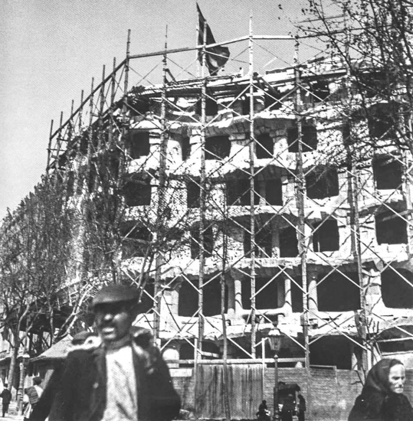 The construction of Casa MIlà