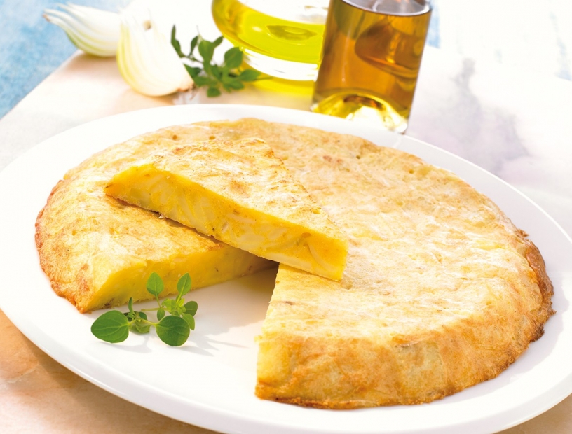 Tortilla de patata dividida en porciones