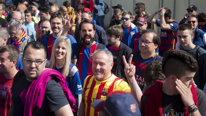 Fani Barcy w drodze na stadion Camp Nou