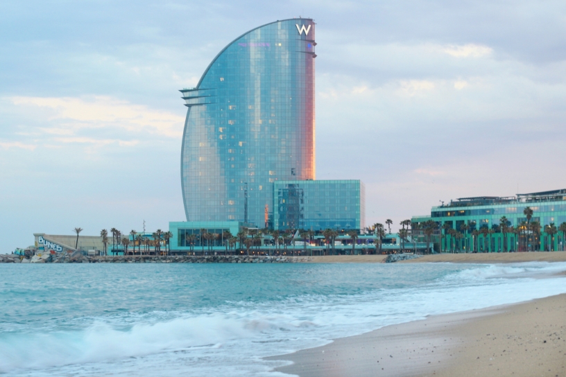 Ausblick vom Strand auf W Hotel