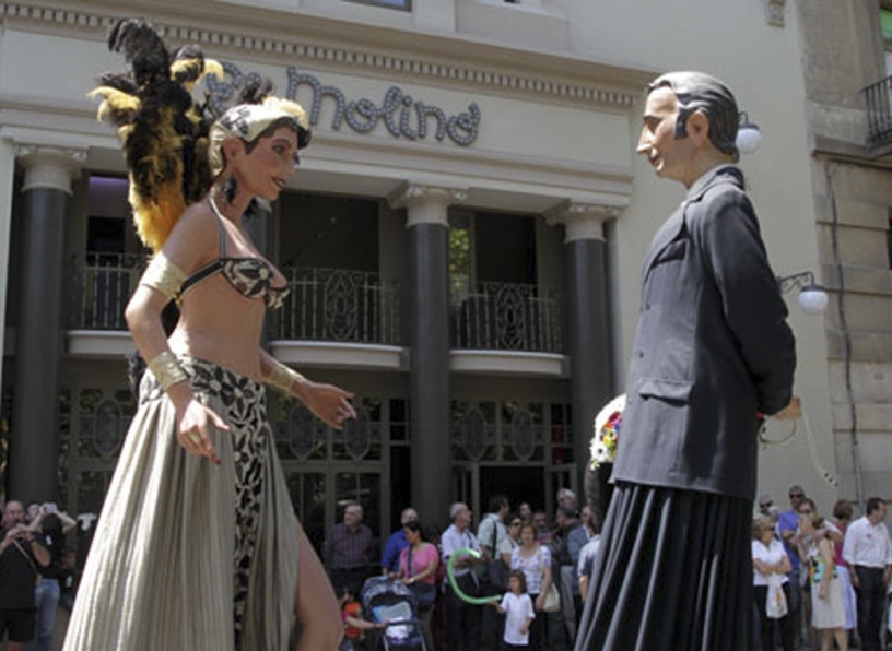 Gegants in front of the Molino