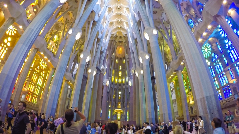 Sagrada Familia wewnątrz Barcelona