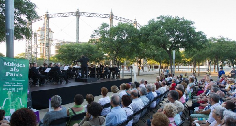 Música en los parques y público