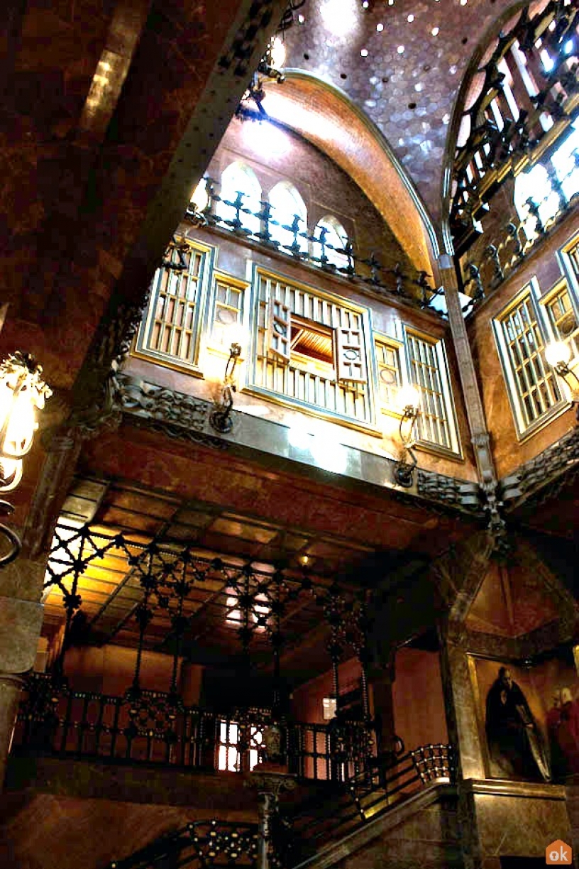 Central hall i Palau Güell Barcelona