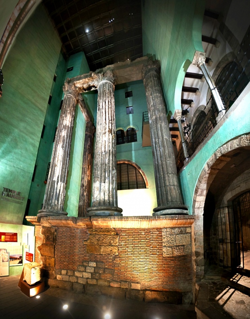 Columna del templo romano Barcelona