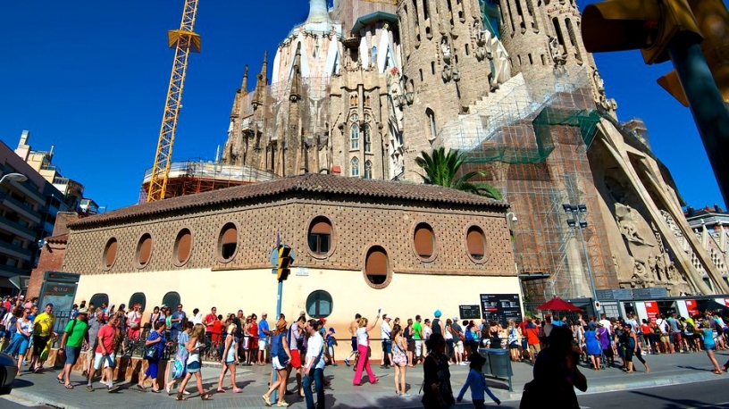 Kö utanför Sagrada Familia i Barcelona