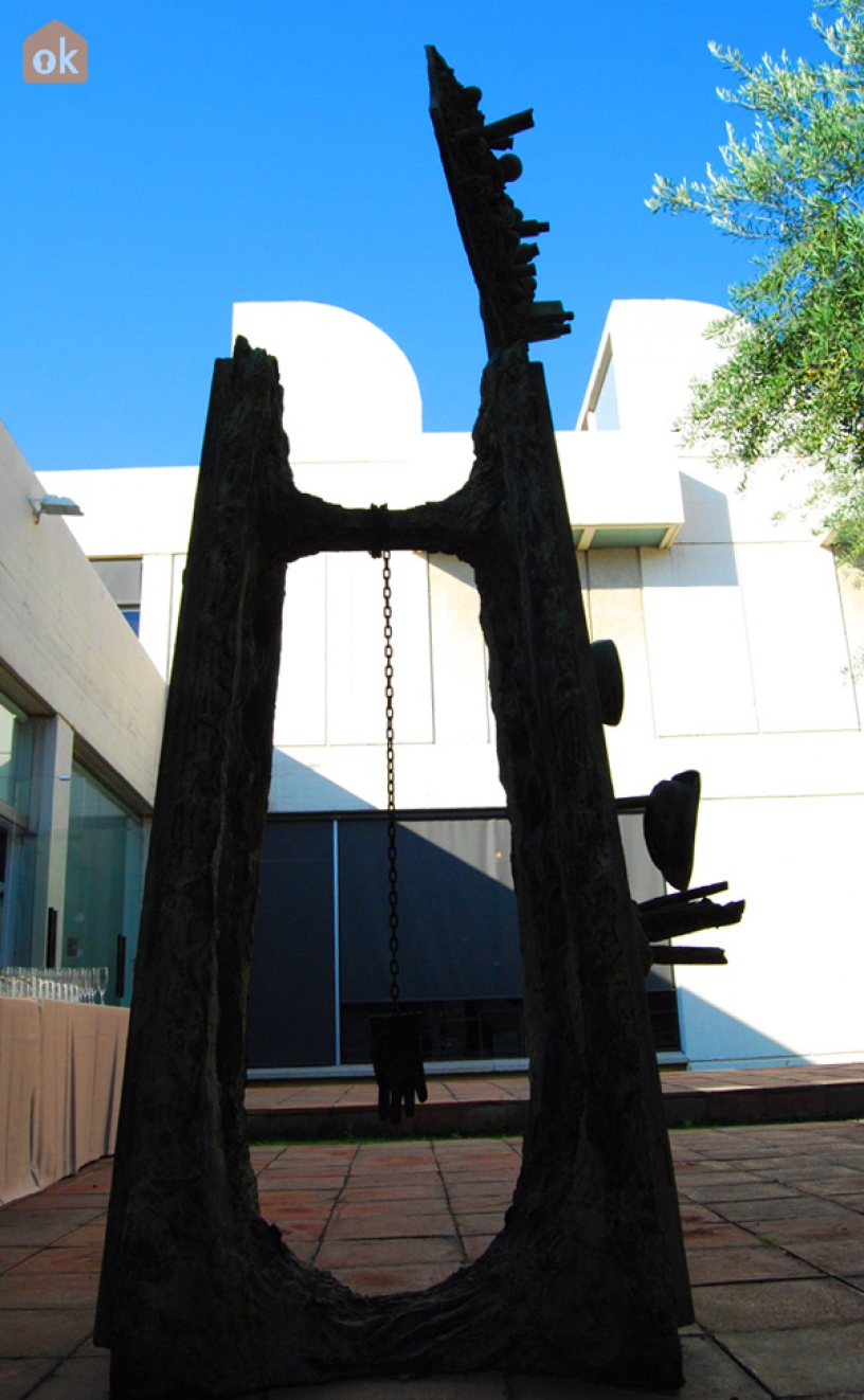 Metallskulptur på Terrassen i Fundación Miró, Barcelona