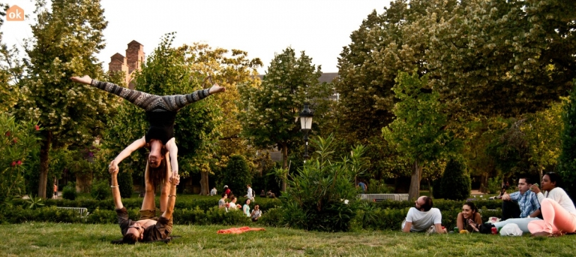 Acrobats in Ciutadella Park