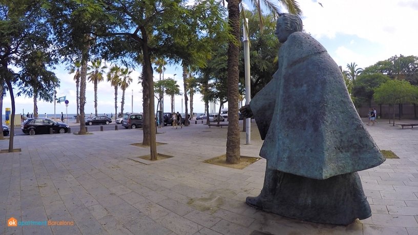 statue barceloneta