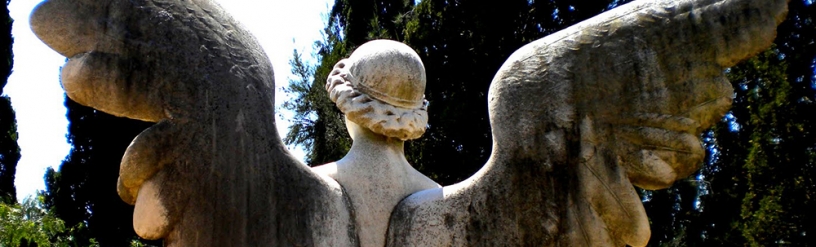 Ángel en cementerio de Montjuïc