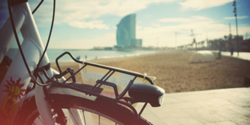 bicicletta barcellona passeggiata tramonto