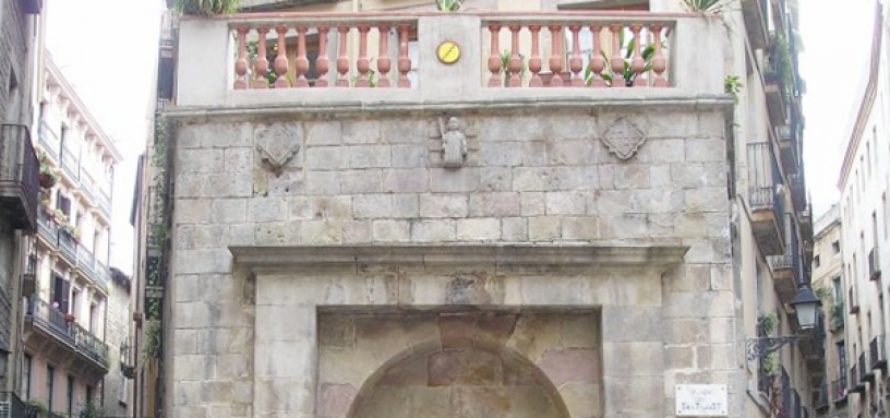 Balustrade added to Fountain San Justo