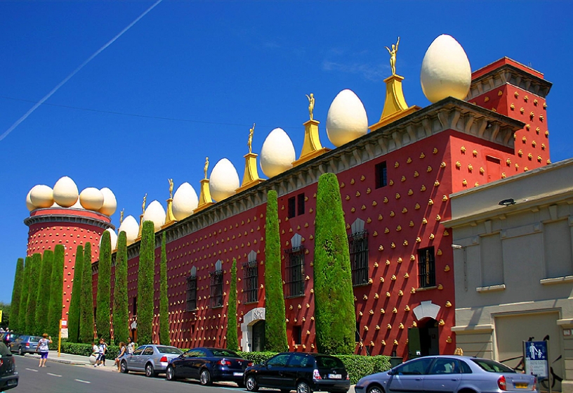 Visit the Dali museum in Figueres from Barcelona