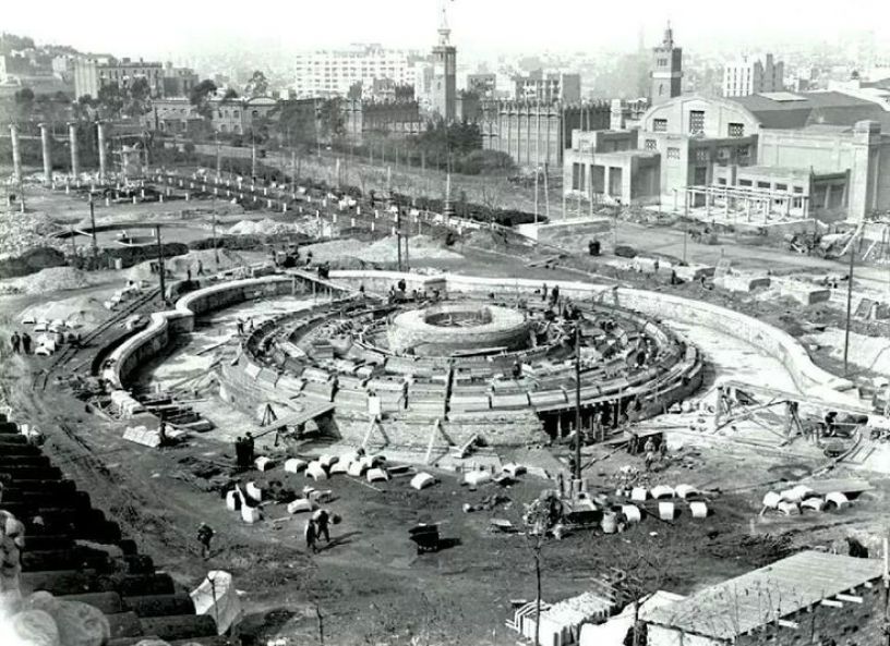 The Magic Fountain being constructed in 1929