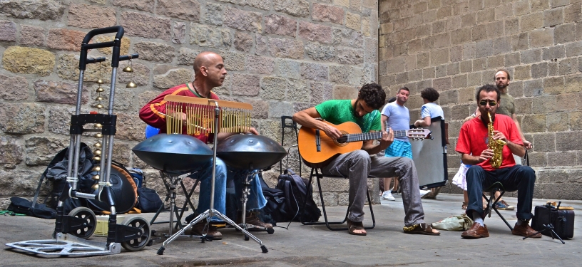 Músicos tocando en la calle