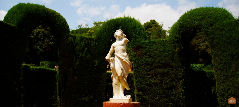 Statue af Eros i labyrinten i Horta