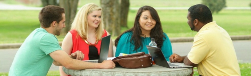 Studenten im Park von Barcelona