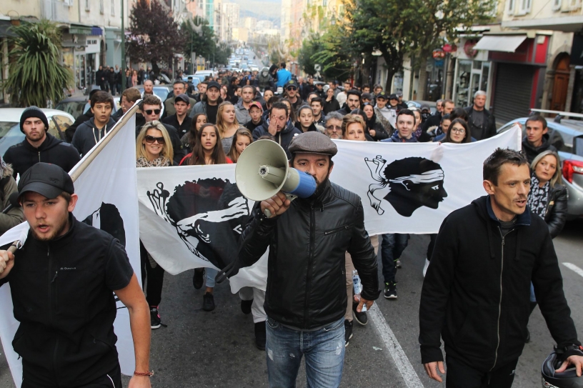 Manifestación en Córcega