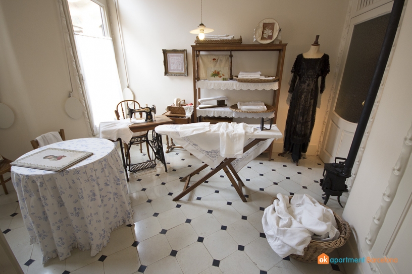 Habitación del servicio en La Pedrera o Casa Milá de Gaudí en Barcelona