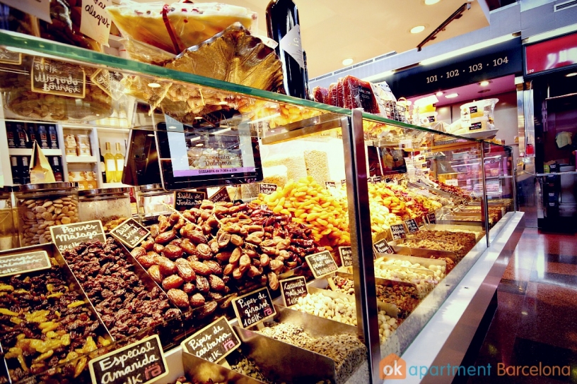 Nuts and dried fruits stall at Mercat de Llibertat