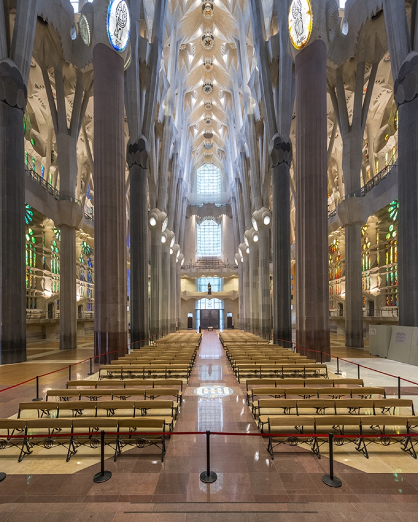 Wnętrza: Nawa główna Sagrada Familia 