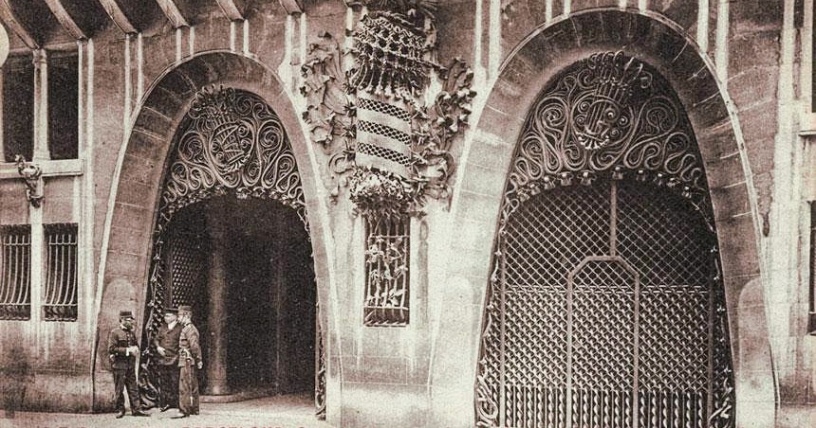 Old photo of Palau Güell in Barcelona