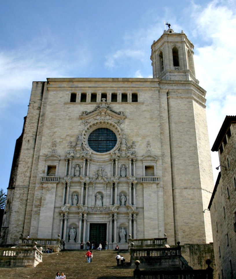 Visit Girona from Barcelona without a car