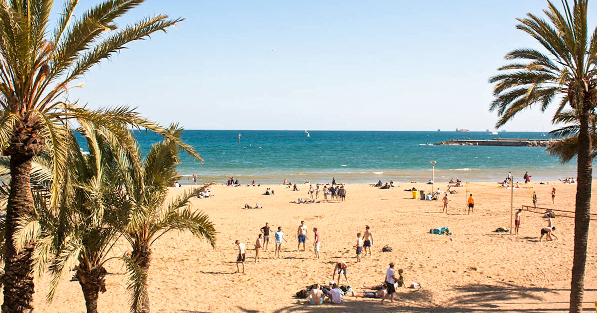 En verano, visita la playa del Somorrostro en Barcelona