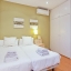Dormitorio con aire acondicionado