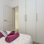 Acogedora habitación doble con almacenamiento de información