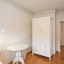 Chambre confortable avec penderie