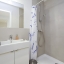 Deuxième salle de bains avec douche