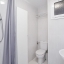 Salle de bain avec douche