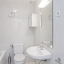 Salle de bain avec baignoire