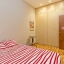 Dormitorio principal con un montón de espacio de armario