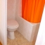 Salle de bain avec baignoire