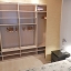 Glavna spavaća soba s puno prostora za pohranu