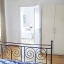 Bien iluminada habitación doble moderna