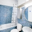 Salle de bain avec baignoire
