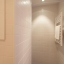 Salle de bain avec douche