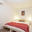 Klimatisiertes Schlafzimmer mit Doppelbett