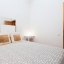 Dormitorio y pasillo