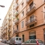 L'edificio e la strada