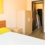 Dormitorio con vestidor