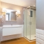 Salle de bain avec douche