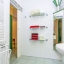 Salle de bain avec douche