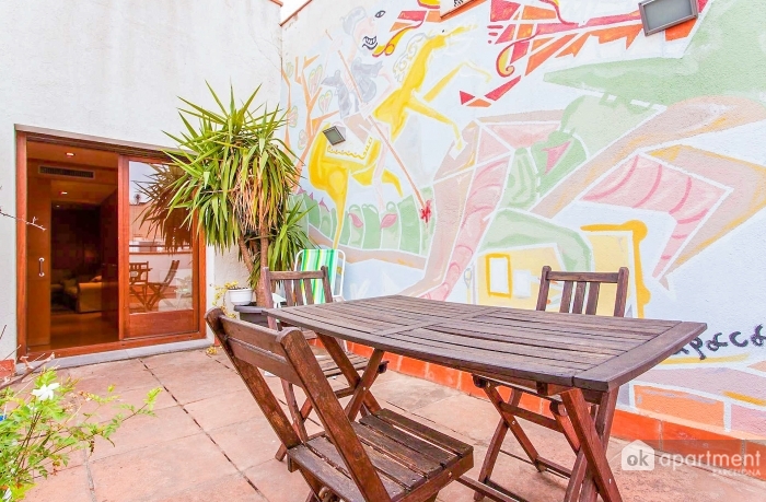 Terraza privada con frescos originales en Barcelona