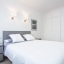 Chambre des maîtres avec beaucoup d'espace garde-robe